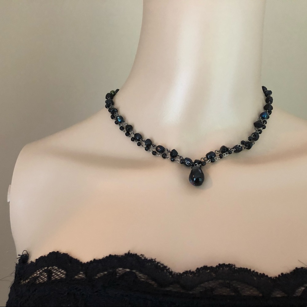 Black beaded necklace w teardrop pendant